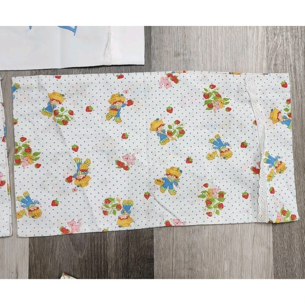 Strawberry Shortcake Huckleberry Pie Pupcake & Custard Curtains‎ & Pillowcases